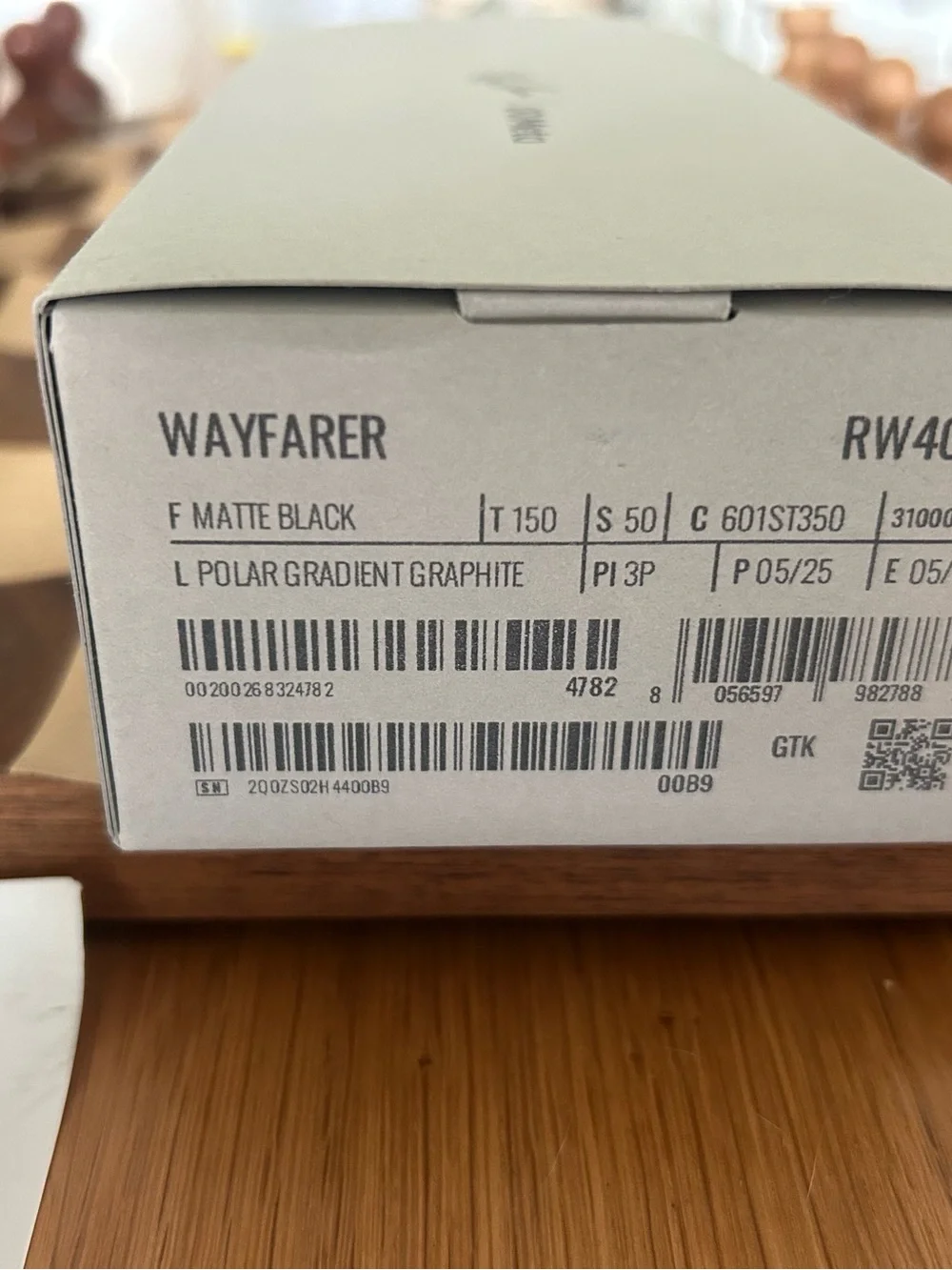 Ray-Ban Wayfarer Sunglasses Box White and Black